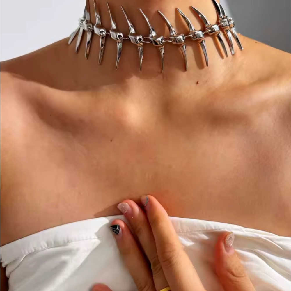 Avant-Garde Spine Back Necklace